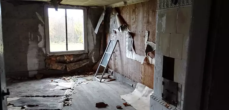 Why Selling a Distressed House Through Traditional Methods Fails in Rhode Island
